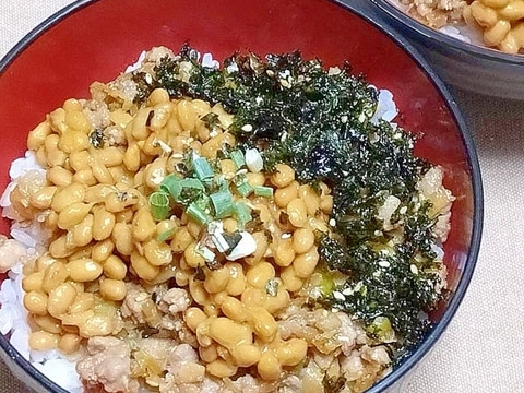 余ったカットキャベツも加えて納豆スタミナ丼